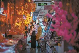 年味近了！上海城隍庙小商品市场又热闹了起来图片
