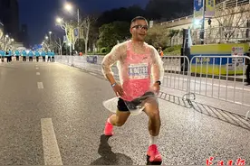 樱花季 越江湖︱开跑前，云南跑友先看了樱花、坐了空轨图片