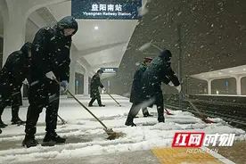以雪为令！益阳各地各部门全力以赴开展清雪除冰行动图片