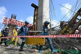 泰国曼谷一在建高架路垮塌致至少5人死亡图片
