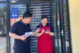 乳山现场勘验举措优化食品经营审批图片