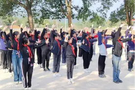 “武”动少年身 “操”练少年志——祁阳市大村甸镇中心小学举办武术健身操竞赛图片