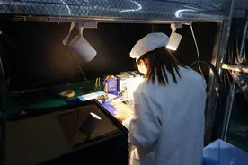 走进综保区丨中鼎盛：旧屏“焕新机” 修出大生意图片