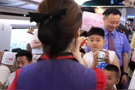 陕西铁路首开西安北至广州白云“幸福列车”图片