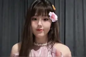 也太美了吧😍李月汝晒浅跳手势舞视频 身穿粉裙甜美可人图片