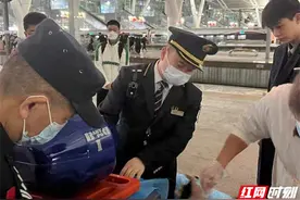 微光｜早产婴儿旅客病情危急，高铁列车“温暖护送”图片