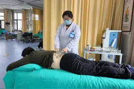 女子连拔三天火罐引发软组织损伤，医生：不是人人都适合拔罐图片