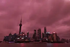 台风“贝碧嘉”到来前的紫色天空，你看到了吗？图片