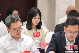 “钢腿女孩”牛钰：要做黑暗里闪闪发亮的星星图片