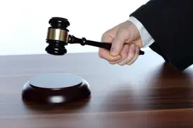 男子缓刑考验期内再次组织他人偷越国（边）境，被撤销缓刑与前罪并罚获刑3年8个月图片