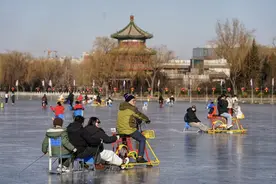 什刹海后海冰场今日开放！设有环湖市集图片