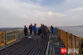 崇启公铁长江大桥北引桥首个公路盖梁浇筑完成图片
