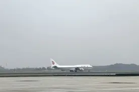 高清大图丨习近平主席抵达越南河内图片