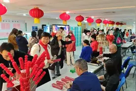 图书馆里过大年 | 崂山区图书馆举办 “新春韵 书香浓”迎新春年俗文化市集图片