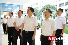 再现高新速度！衡阳高新区高岭小学揭牌 新增公办学位3000个图片