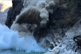 虎跳峡景区突发山体滑坡！李现曾在附近举国旗拍照爆火！景区回应图片
