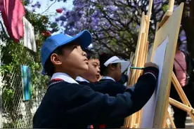 树下绘春城！小学生笔下的蓝花楹是这样的→图片
