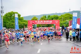 万人竞逐抢跑“春天里” “翼马当先”第五届马拉松鸣枪开跑图片