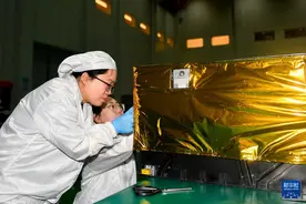 新华全媒+丨为卫星“量体裁衣”的热控团队图片