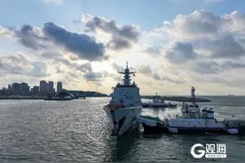 集结完毕！5艘军舰停靠青岛两个码头，后天起，开放参观→图片