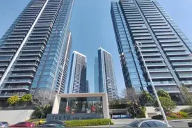 东莞一小区“拟120元/天停车费”，最新回应：暂缓！图片