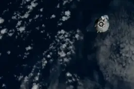 SpaceX“龙”飞船成功对接国际空间站，执行太空救援任务图片