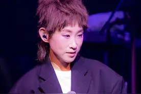 “豪华金嫁衣”到底有多重？王菀之路演现场分享《还是觉得你最好2》幕后趣事图片