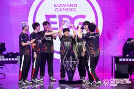 EDG包揽无畏契约三幕冠军，主教练说全队像块海绵图片