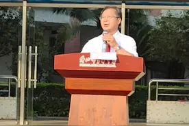 季华中学党委书记李卫东：明年中大录取人数要进入全市前十｜元气开学无NG图片