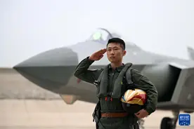 制胜蓝天的“探路者”——记“最美新时代革命军人”董珺图片