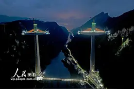 重庆彭水：大桥建设如火如荼图片