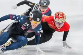 短道速滑世锦赛：中国队男子接力摘银 加拿大队再入三金图片