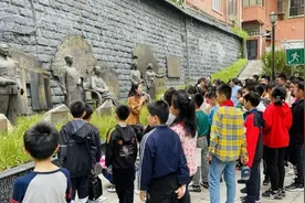 重庆渝中：“爬坡上坎”善用之 思政大课“落地生金”图片