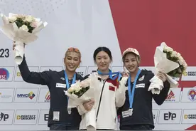 追光丨三根手指骨折，攀岩“天才少女”度过至暗圆梦巴黎图片