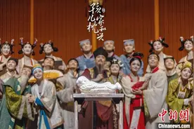 国宝瓷器“活”起来 舞剧《孩儿枕·家和兴》再现宋韵民俗图片