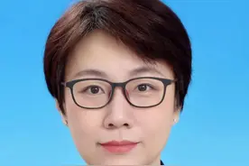 朱宁，履新职图片