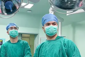 腰、腹部出现两个鼓包都是疝气，一台微创手术同步解决图片