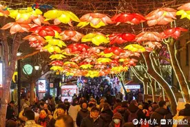 春节多热闹？青岛各商业街区迎客3000万人次，营业额涨12%图片