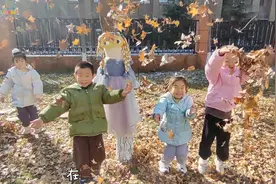 果然视频｜萌萌哒！济南幼高专附属幼儿园立人分园萌娃为树穿冬衣图片