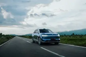 赛力斯新能源汽车2024全年销量超42万辆，问界M9连续9个月霸榜豪华车销冠图片