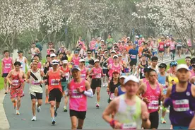 10岁“锡马”成“顶流”！超26万人报名创下国内马拉松赛事新纪录图片