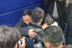 西安一幼童楼下玩耍时失踪：25年后生日当天认亲成功，亲生父母早早为儿子准备了婚房图片