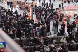 新春走基层丨春运路上，他们争分夺秒帮换乘旅客“抢时间”图片
