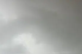武汉午间秒变黑夜，暴雨如瀑！气象部门：非必要不出门图片