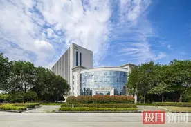 年产服装2500万件（套）的爱帝，产品远销世界50多个国家和地区图片