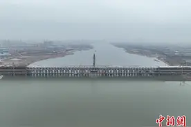 昌九高铁南昌扬子洲赣江公铁大桥中支主桥顺利合龙图片