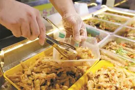 “网红”夜市中的年轻摆摊人：摆摊不是“摆烂”图片