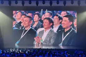 小米汽车SU7发布会现场：李斌、何小鹏、李想到场支持图片