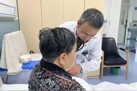 一到凌晨就头痛头晕睡不着，医生提醒：很多人忽视夜间……图片
