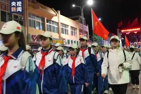 往返108里，坚持29年，徒步缅怀如何影响孩子们？图片